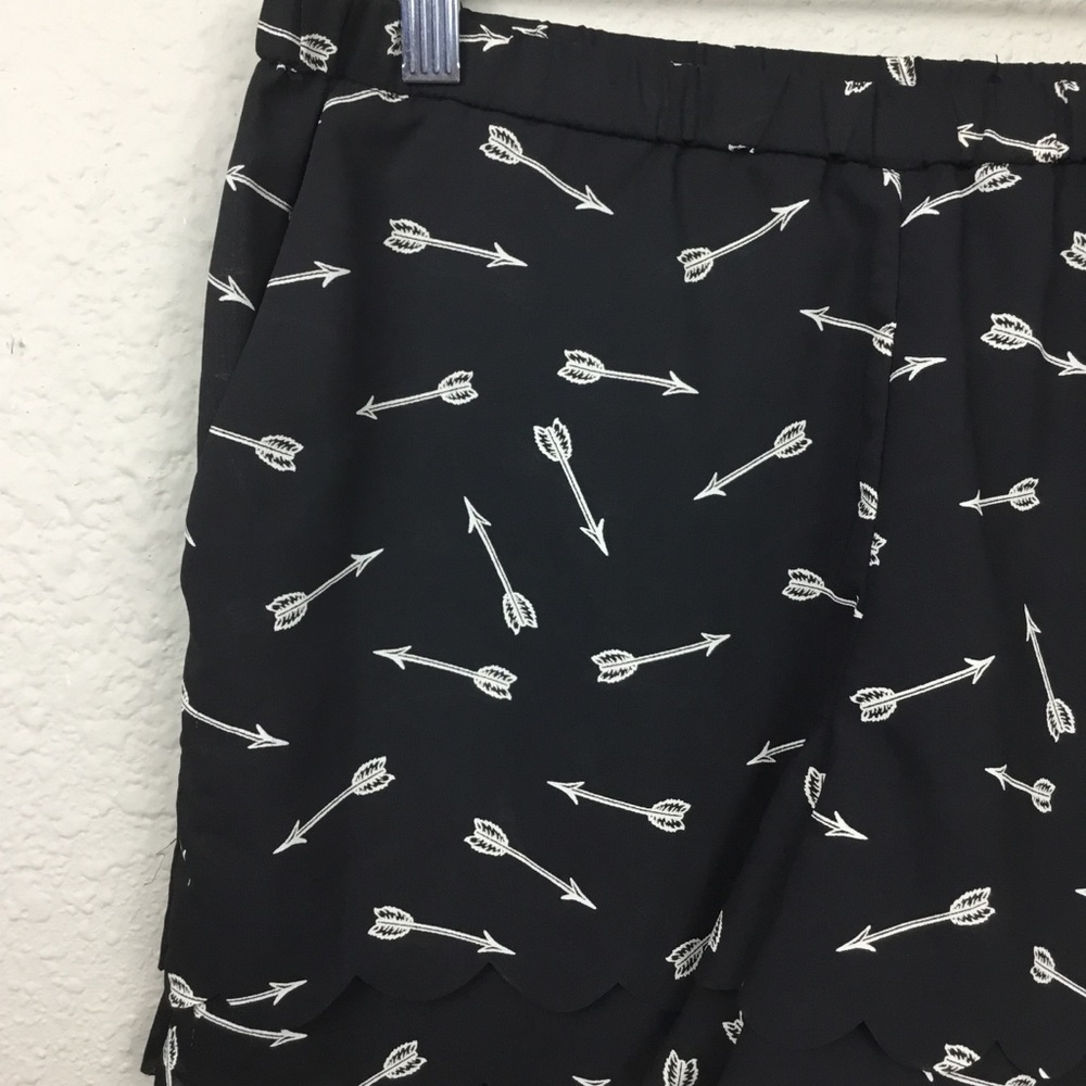Anthropologie Eloise Black Arrow Shorts Size Small - Picture 5 of 7